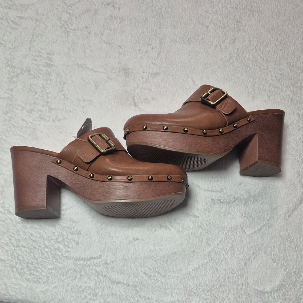 Time and Tru Women's Brown Buckle Heeled Clog - Picture 7 of 7